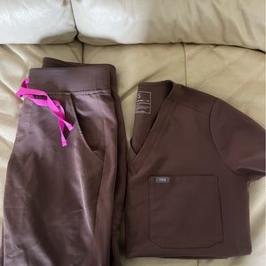 Smokey taupe figs scrub set